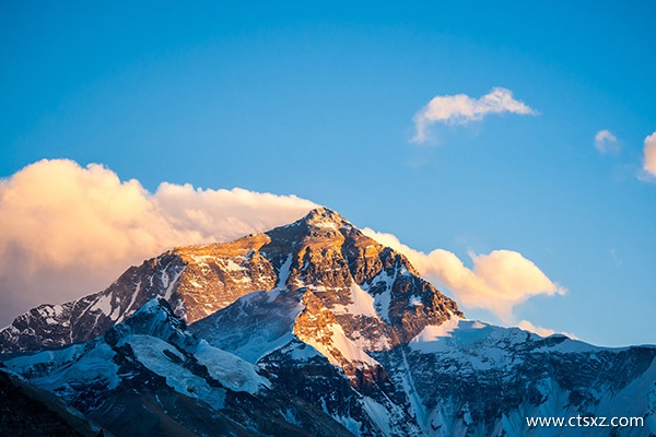 珠穆朗瑪峰在什么地方
