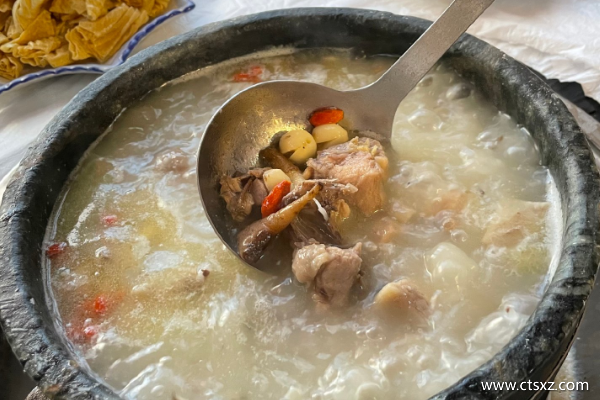 老年人去西藏旅游